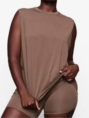 SKIMS Sleeveless Crewneck Boyfriend Tank - Brown